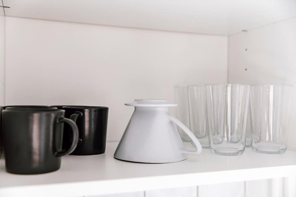 Komplett Neu: 2-zi Zentral Im Altbau. 24h-checkin Kiel