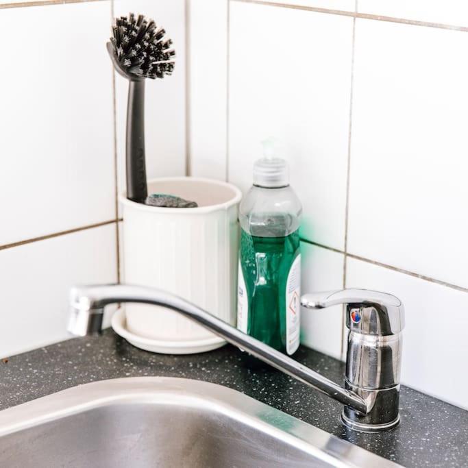 Komplett Neu: 2-zi Zentral Im Altbau. 24h-checkin *