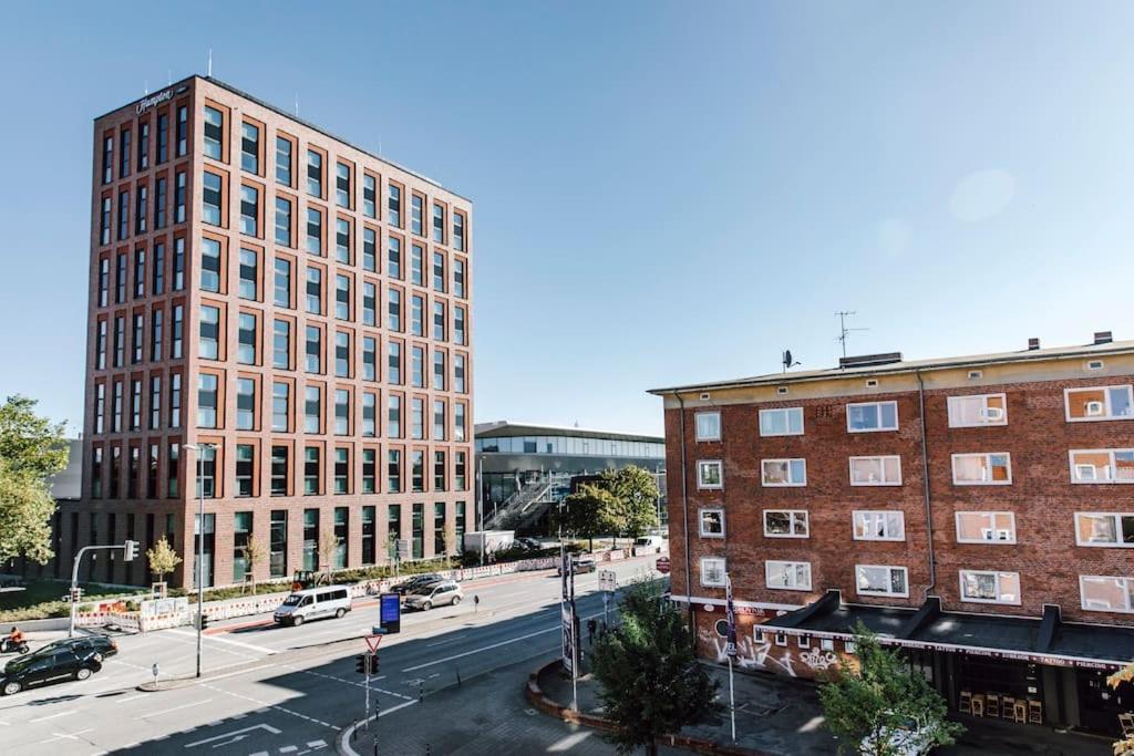Apartment Komplett Neu: 2-zi Zentral Im Altbau. 24h-checkin