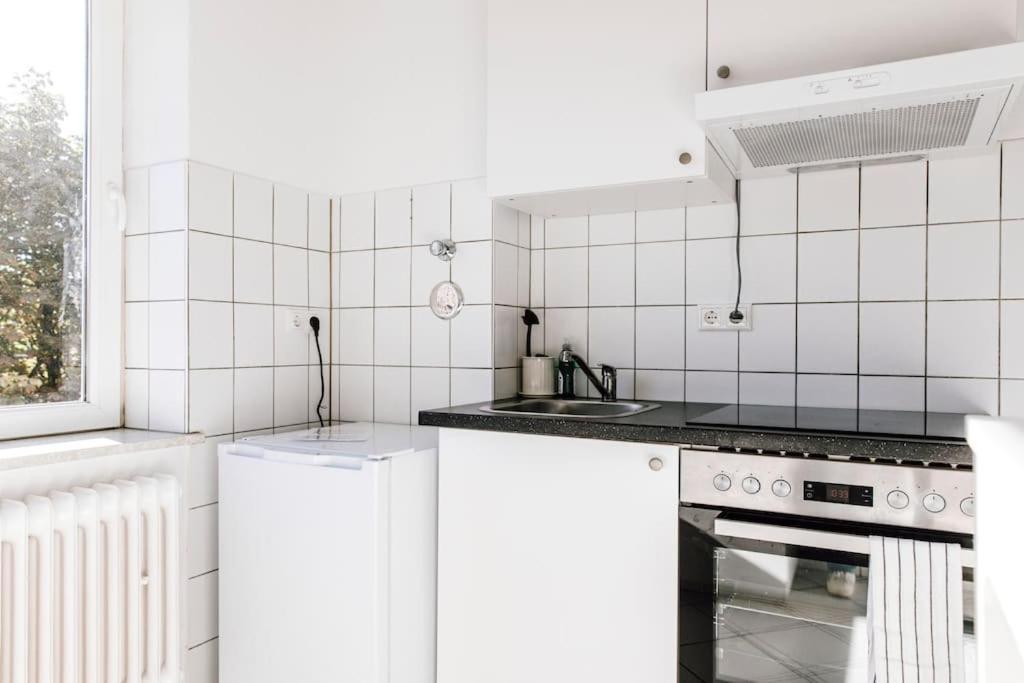Apartment Komplett Neu: 2-zi Zentral Im Altbau. 24h-checkin Kiel