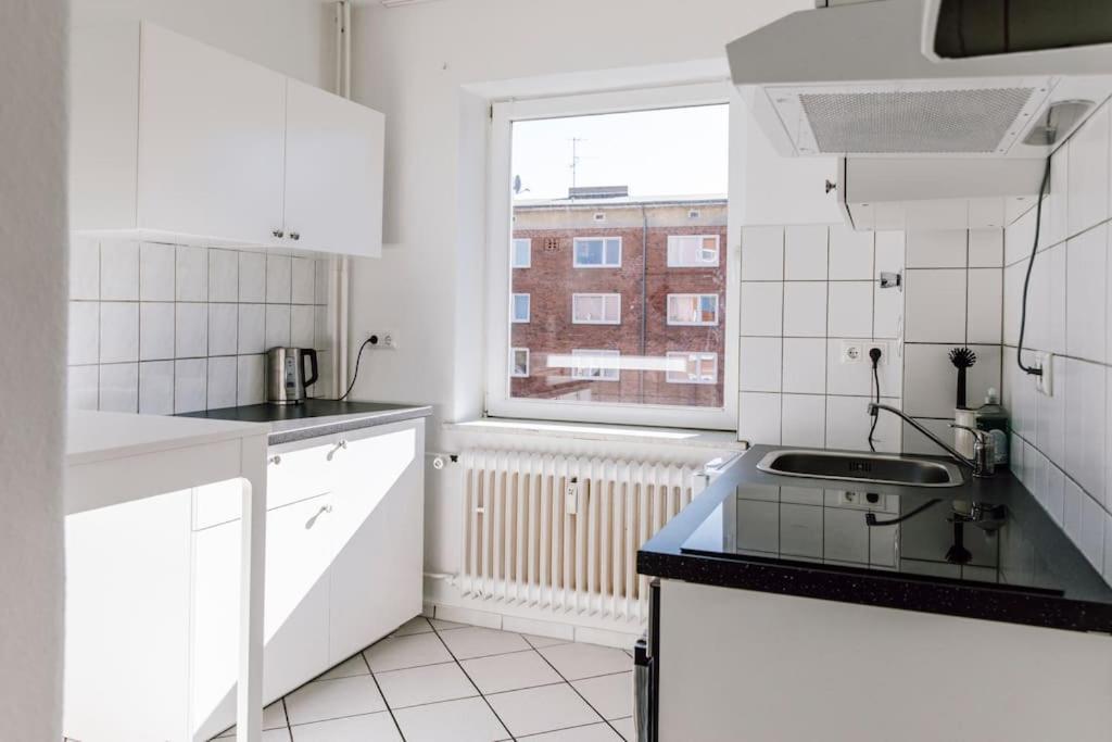 Komplett Neu: 2-zi Zentral Im Altbau. 24h-checkin * Kiel